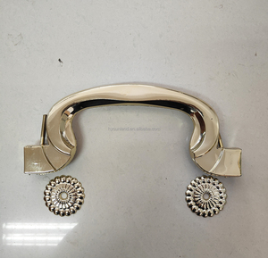 Asa de ataúd <span class=keywords><strong>con</strong></span> adornos dorados en forma de espiral |   Asas para Ataúd de Estilo Europeo en Plástico y Acero <span class=keywords><strong>con</strong></span> Detalles Decorativos - Product Image 6