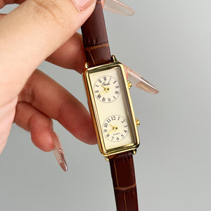 Reloj de Pulsera Creativo de Doble Hora, Estilo Vintage Rectangular de Alta Gama, Reloj de Cuarzo para Mujer con Doble Movimiento - Product Image 3