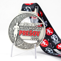 Médaille de course personnalisée en forme de lune, en alliage de zinc, finition phosphorescente, récompense unique pour les coureurs en plein air