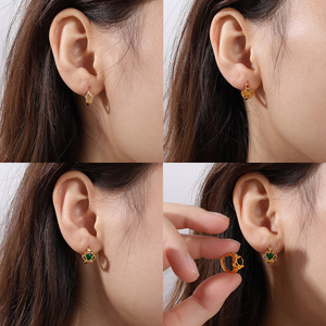 Boucles d'oreilles créoles couronne en acier inoxydable plaqué or 18 carats avec serti clos, bijoux élégants et tendance, idéal pour un cadeau - Product Image 4