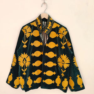 Chaqueta Bomber Bordada en Terciopelo Hecha a Mano con Motivo Suzani de Granada, Reversible y Ecológica, Estilo Bohemio de Invierno - Product Image 1