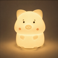 Lampada Notturna LED a Forma di Maialino in Plastica, RGB Ricaricabile, con Interruttore a Tocco, USB-C, Cambio Colore, Lanterna Animale Pastello per Camera da Letto, Bomboniera per Baby Shower