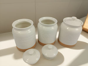 <span class=keywords><strong>Trio</strong></span> de bocaux en céramique blanche élégante avec joint en silicone pour affichage de comptoir de cuisine, de café ou de maison minimaliste - Product Image 2