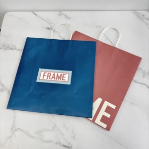 Set tas kertas berwarna kustom dengan pegangan memutar pakaian butik hadiah belanja ritel tas Kraft ramah lingkungan cetak kustom - Product Image 2