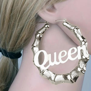 Orecchini a Cerchio con Lettera 'Queen' in Argento 925 Placcato Oro Bianco, Trendy per Uso Quotidiano Femminile - Product Image 4