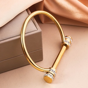 Joyería de Moda, Brazaletes de Acero Inoxidable Chapados en Oro de 18K con Forma de D y Diamantes, Diseño de Hebilla de Herradura con Tornillo, Brazaletes para Mujer - Product Image 3