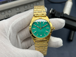 นาฬิกาข้อมือสปอร์ตธุรกิจสุดหรู ดีไซน์ฮิปฮอปทันสมัย สายโซ่ทองเหลืองรูปทรงกระสุน หน้าปัดมรกต น้ำหนักเบาพิเศษ ระบบออโตเมติก แสดงวันที่ - Product Image 1