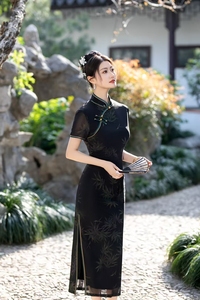 Robe Cheongsam chinoise classique moderne en soie noire Qipao élégante robe amincissante pour femmes - Product Image 3
