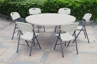 Tables et chaises pliantes en plastique durables et légères pour événements, idéales pour la restauration, les mariages, les banquets et les dîners en plein air.
