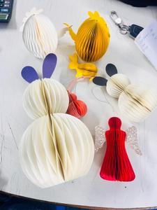 Adornos Navideños de Papel Hechos a Mano, Forma de Muñeco de Dibujos Animados, Decoraciones Colgantes Blancas, Amarillas y Rojas - Product Image 1