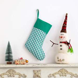 Chaussettes de Noël personnalisées à motif écossais classique, sacs à suspendre au poêle, chaussettes de Noël à carreaux Buffalo Check - Product Image 6