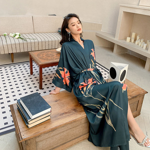 Satin femmes été <span class=keywords><strong>grande</strong></span> <span class=keywords><strong>taille</strong></span> Robe glace soie lumière luxe chemise <span class=keywords><strong>de</strong></span> nuit imprimé <span class=keywords><strong>peignoir</strong></span> - Product Image 1
