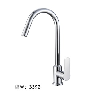 Robinet de cuisine moderne flexible à tirette en laiton Robinet de cuisine eau chaude et froide avec pulvérisateur à tirette - Product Image 1