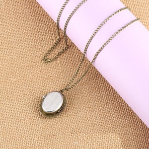 <span class=keywords><strong>Montre</strong></span> de poche en quartz antique en bronze avec icône chrétienne de la Madone et de Jésus, ornements pendentifs avec collier chaîne, cadeau - Product Image 6