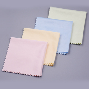 Precio de Fábrica al por Mayor B2B Paño de Microfibra para <span class=keywords><strong>Limpiar</strong></span> Gafas de 15x15cm <span class=keywords><strong>con</strong></span> Logotipo Personalizado Paño para Lentes Multicolor para Gafas Pedido al por Mayor - Product Image 2