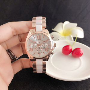 Montre à quartz pour femme, nouveau design ballon bleu, vente en gros, modèle Station West, pour le commerce international - Product Image 6