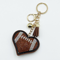 Roze-kersenkleurige bestseller sleutelhanger met strass steentjes, 3D fruitbedel met strass steentjes, stijlvolle tasaccessoire met kwastje