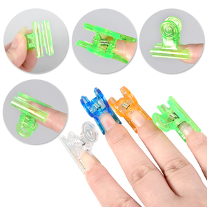 Pinza de Uñas en Forma de C de 4 Colores, Pinza de Plástico Transparente para Extensión de Uñas de Gel Acrílico, Herramienta de Modelado para Salón de Manicura - Product Image 6