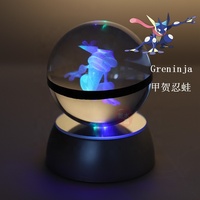 YL-B006 Venta al por Mayor, Cristal Transparente Ecológico de 50 mm con Grabado Láser 3D, Pokébola Greninja con Luz LED para Niños, Regalo
