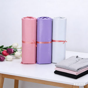 Sacs d'expédition en polyéthylène résistants aux déchirures et aux perforations pour livres, usage coursier, épaisseur 2,5 mil, pochettes d'envoi durables violettes en vrac - Product Image 1