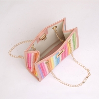 Mini sac à bandoulière coloré à rayures arc-en-ciel pour femme, sac à main d'été à la mode avec chaîne dorée, portefeuille de plage pour téléphone