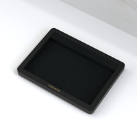 Plateau de présentation de bijoux en cuir noir avec doublure en microfibre douce et bordure dorée pour vitrines de décorations
