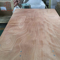 Table à manger pliable élégante et écologique en bois avec structure métallique pour mariages de luxe en plein air, hôtels, écoles, salons