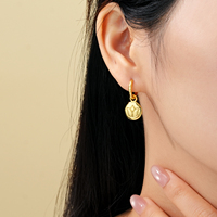 Anting Hoop Huggie Bunga Emas 14K YBO Personalisasi, Anting Trendy Wanita dari Kuningan Tempa, Bersertifikat, Cocok untuk Hadiah