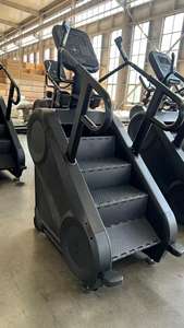 Équipement de cardio-training pour salle de sport commerciale, y compris des steppers, des simulateurs d'escalade et autres équipements de fitness. - Product Image 2