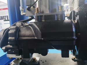 Compresseur d'air industriel à vis HUITONG XINDA 15HP 11KW PM VSD monophasé puissant et durable - Product Image 4