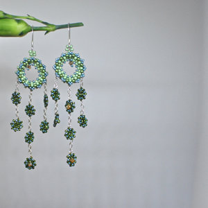   Pendientes Largos Verdes Hechos a Mano - Pendientes de Cuentas Verdes - Product Image 1