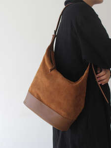 Luxury Designer Style Vintage Patent Leather Clutch Unisex Large Capacity Zipper Closure Portable Single Strap Genuine Leather - Product Image 4