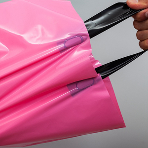 Bolsa de plástico de color personalizado Impresión de logotipo de alta calidad Mango de parche Portador de embalaje Bolsa de embalaje de plástico de compras - Product Image 6