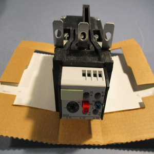 3UA58 00-2C 过载继电器电机控制器 16-25 安培 全新 - Product Image 1