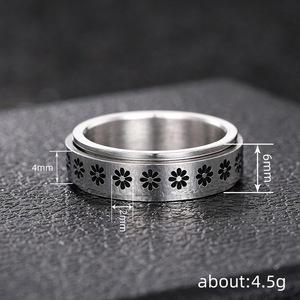 Anello Girevole Unisex Floreale, Gioiello di Tendenza, Accessorio Elegante e Divertente, Idea Regalo - Product Image 4