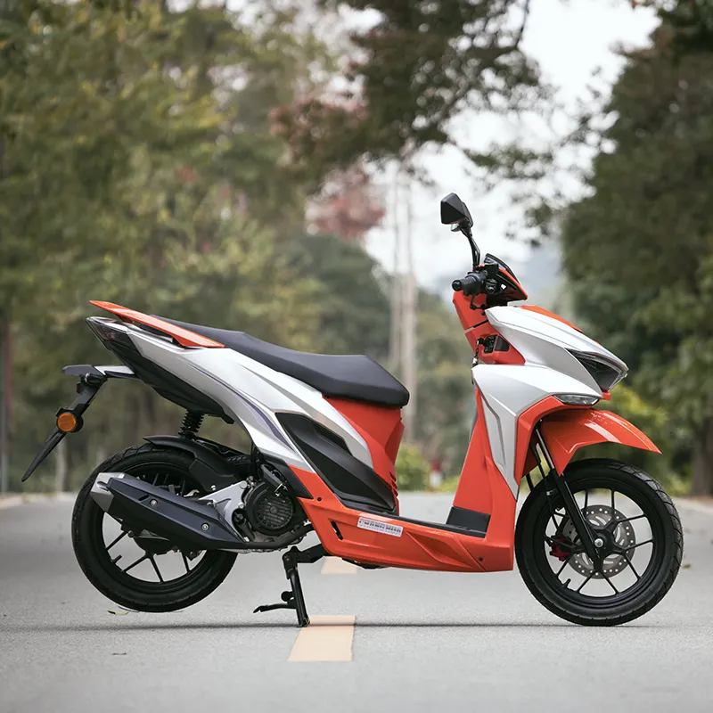 Changhua-Werk individualisierte 50cc 125cc 150cc Benzin-Scooter rot weiß Mode straße legal Benzin-Scooter Motorrad für Erwachsene
