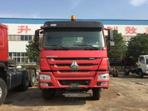 Camión Tractor Sinotruck Howo de 10 Ruedas con Doble Eje de Dirección, Camión de Remolque Diésel a Bajo Precio, Nuevo - Product Image 3