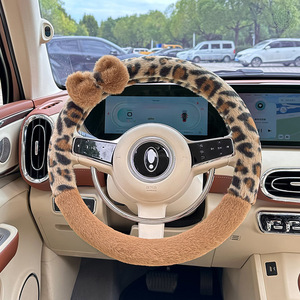 Accessoires d'intérieur <span class=keywords><strong>de</strong></span> voiture Imprimé léopard peluche chaude antidérapante Antigel mains <span class=keywords><strong>Housse</strong></span> <span class=keywords><strong>de</strong></span> <span class=keywords><strong>volant</strong></span> <span class=keywords><strong>de</strong></span> voiture pour femmes - Product Image 5