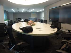 طاولة مؤتمرات بتصميم عصري مع ضمان التجارة، مخصصة حسب الطلب، مصنوعة من الخشب المضغوط المغطى بالقشرة، مكتب اجتماعات كبير مستدير مع شهادة - Product Image 5