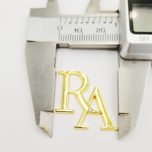 ป้ายโลหะสีทองเลียนแบบสำหรับฮิญาบ/เสื้อผ้า - Product Image 1