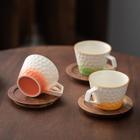 Tasse à thé et à café moderne et écologique en porcelaine dégradée martelée en argile de poterie grossière blanche laiteuse verte pour hommes et femmes