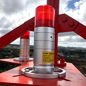 Luz de obstrucción para edificios de gran altura, baja intensidad 32cd, con alarma BMS IR de combustión constante, fotosensor y función automática nocturna para grúas torre - Product Image 2