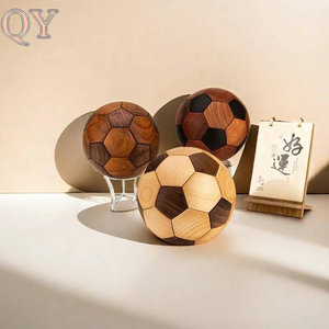 QY Escultura De Fútbol De Madera Hecha A Mano Decoración De Escritorio Balón De Fútbol Artesanía De Madera Regalo - Product Image 5