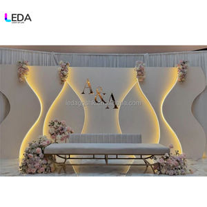 Arco en Forma de S para Decoración de Escenarios Personalizados LEDA, Fondo de Acrílico Blanco con Soporte y Flores para Bodas y Eventos - Product Image 3
