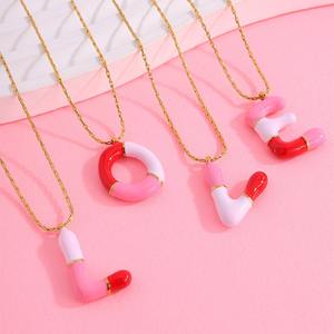 Collar con colgante de letra de burbuja chapado en oro de 18 quilates, collar con abalorio inicial de esmalte rosa, collar de acero inoxidable, regalo de San Valentín - Product Image 1