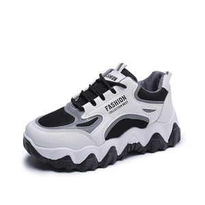 Chaussures de sport respirantes à la mode pour femmes Casual Monad Strap Design Evergreen Absorbant le souffle Couleurs neutres-Blanc/Noir pour - Product Image 1