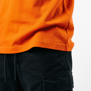 Camiseta de algodón 100% de 220 g/m² para hombre, personalizada, de gran tamaño, estilo urbano, color naranja, venta al por mayor - Product Image 4