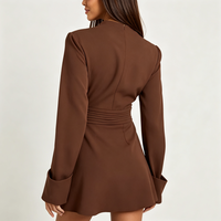 Robe pour femme haut de gamme sur mesure, col en V, manches longues, taille cintrée, couleur unie, style court évasé, services OEM disponibles