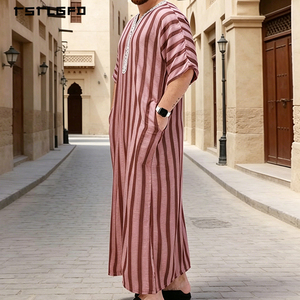 Qamis décontracté pour homme en coton et lin rayé rose poudré, col en V, manches courtes, poches latérales, coupe ample, longueur totale, style islamique - Product Image 2