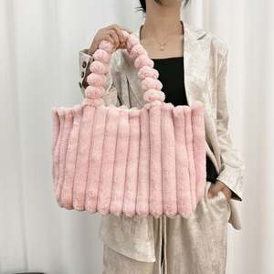 Sacs à bandoulière pour femmes en gros, sacs fourre-tout d'hiver chauds et unis avec poche, sacs fourre-tout en peluche pour femmes - Product Image 3